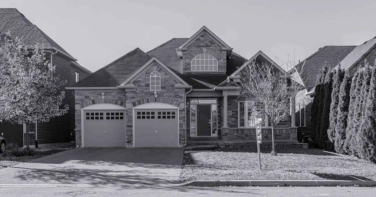 Persona revisando capacidad financiera