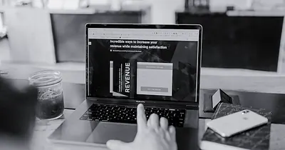 Cerdito alcancía con monedas